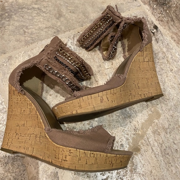 Guess wedge sandals. Size 10 - Picture 1 of 3